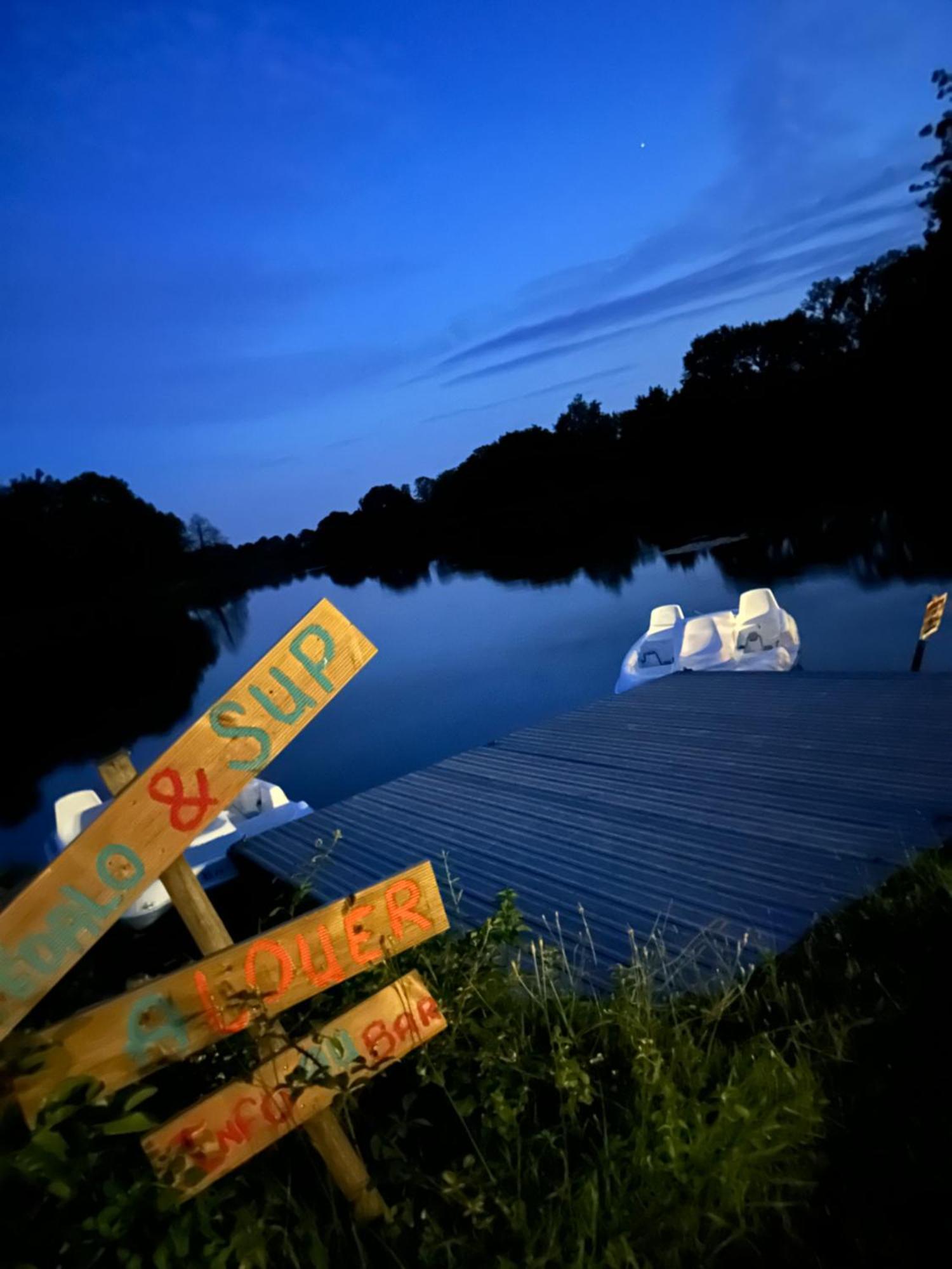 Chalet Simple Au Camping L'Etruyere Au Lac La Tardiere Экстерьер фото