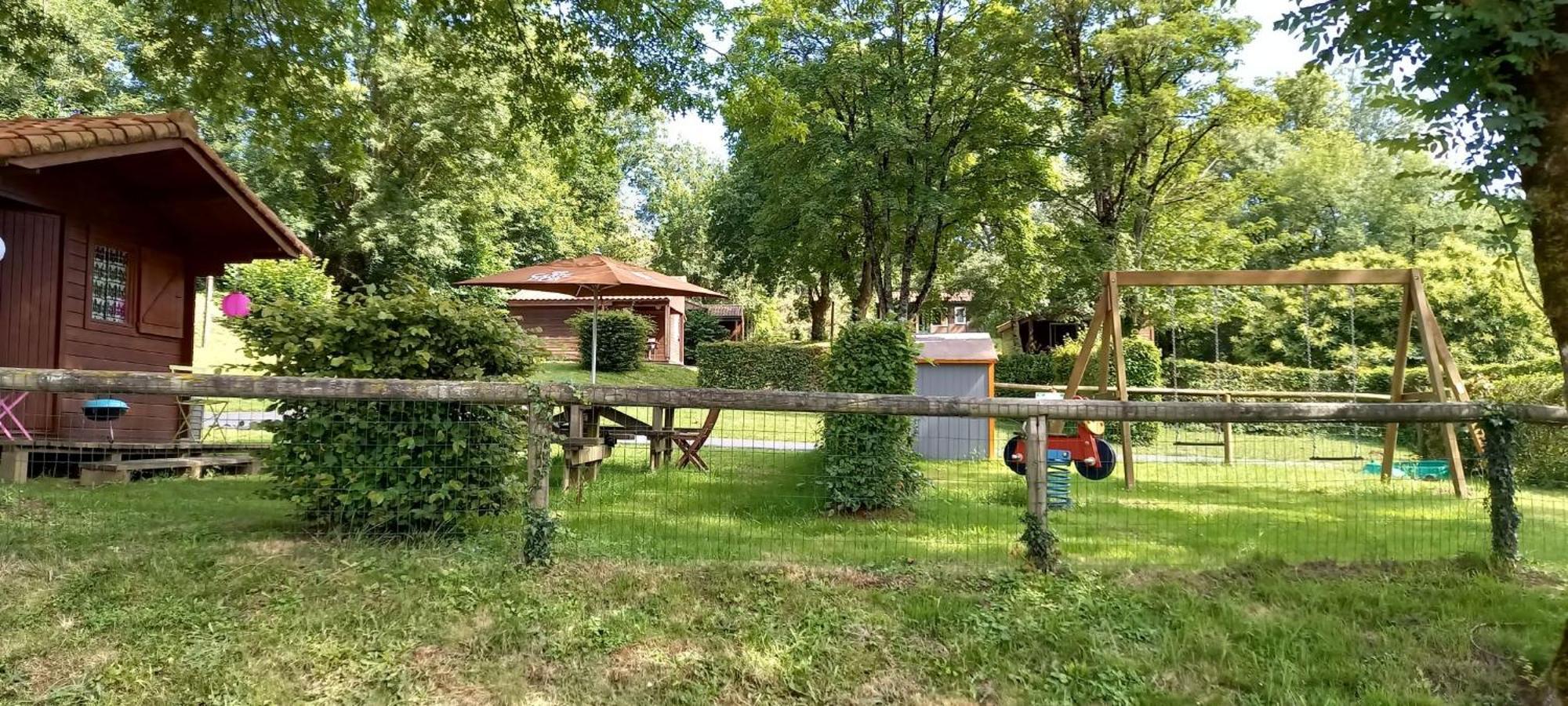 Chalet Simple Au Camping L'Etruyere Au Lac La Tardiere Экстерьер фото